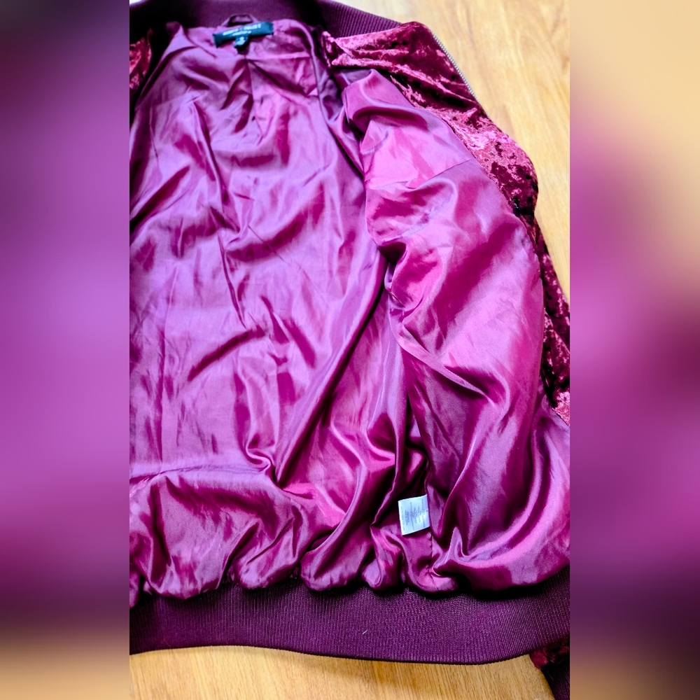 Romeo & Juliet Couture Metallic Burgundy Velvet Bomber Jacket Size S MSRP $175 - Picture 9 of 9